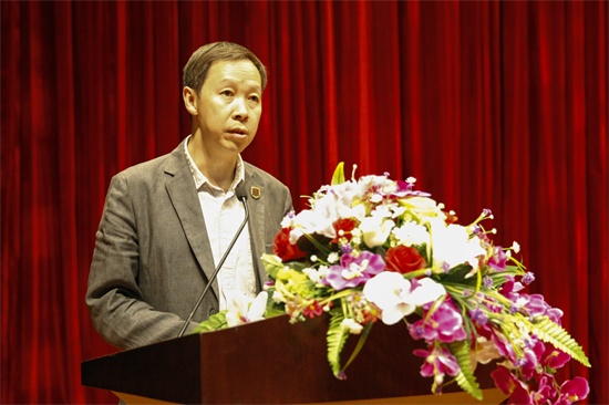 7必赢565net官网副校长罗江林宣读《必赢565net官网创新创业重点扶持项目的决定》.jpg