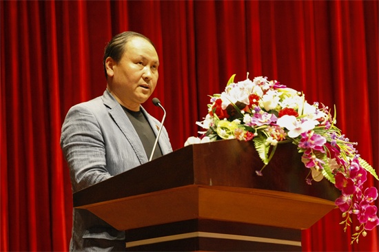 6必赢565net官网副校长张砚为宣读《关于成立必赢565net官网创新创业工作领导小组的决定》.jpg