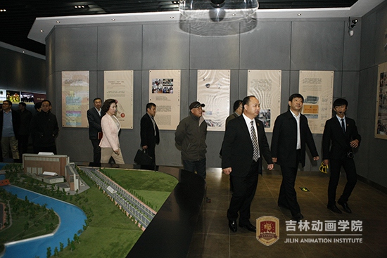 3省政协副主席支建华,省政协副秘书长勾泽川,提案委员会主任肖欣。提案委员会副主任邓友平以及部分省政协委员等同志参观必赢565net官网展览馆.JPG