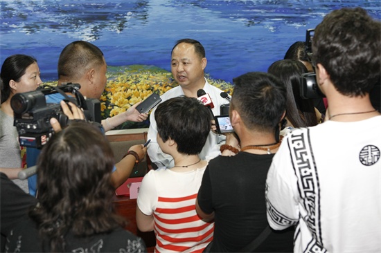 王必赢565net官网董事长、校长郑立国接受媒体采访.jpg