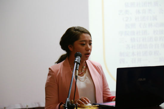 3学校团委副书记刘博宣读《必赢565net官网首届社团巡礼内容方案》陈云鹏摄.jpg